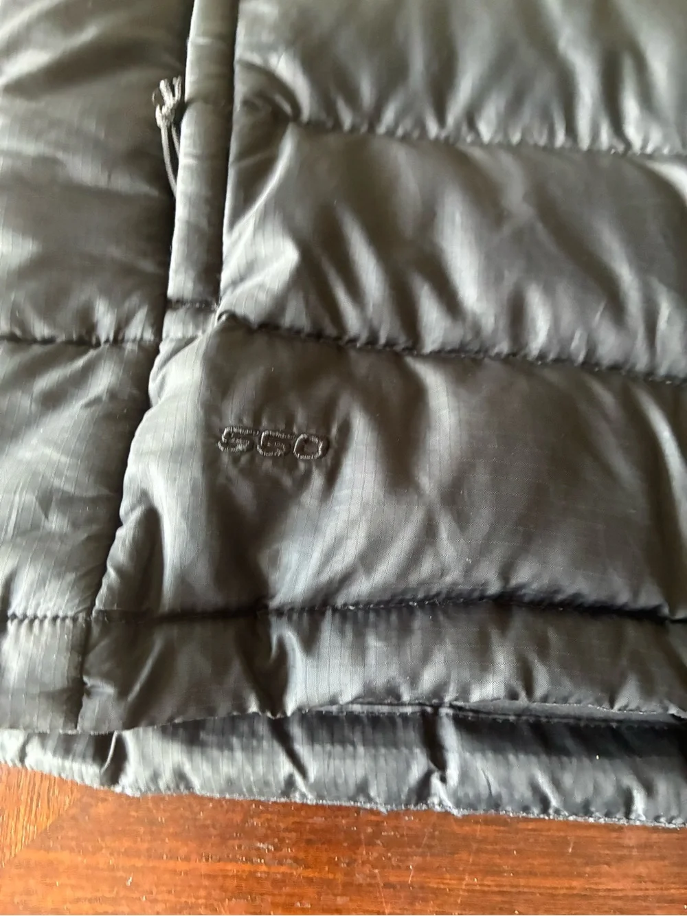 The North Face men’s S Black Puffer Vest 550 Goose Down Ski Vest Quilted